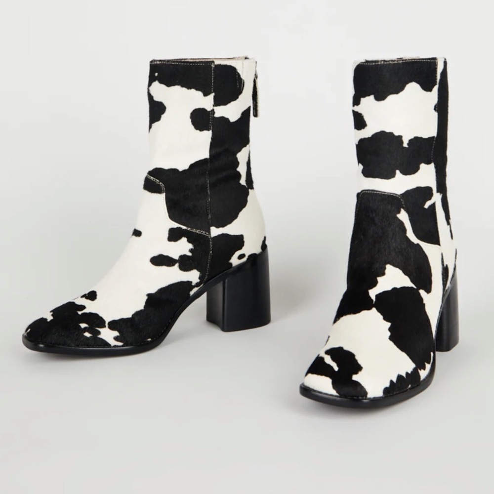 Intentionally Blank Moo Cow Print Boots Size 9